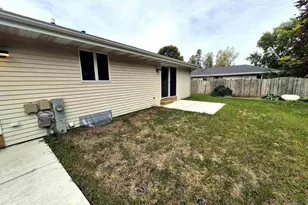 1212 N Wuthering Hills Dr, Janesville, WI 53546 - Photo 21