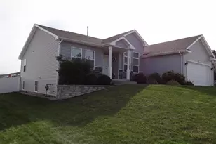 4424 Dublin Dr, Janesville, WI 53546 - Photo 3