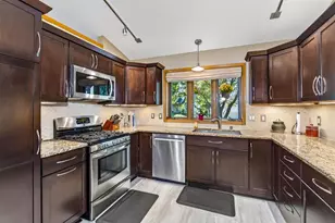 1828 Buckingham Rd, Stoughton, WI 53589 - Photo 7