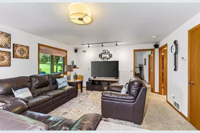 1828 Buckingham Road, Stoughton, WI 53589 - Photo 19