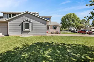636 Constitution Ln, DeForest, WI 53532 - Photo 5
