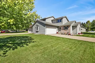 636 Constitution Ln, DeForest, WI 53532 - Photo 3