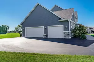 3185 S Jackdaws Dr, Beloit, WI 53511 - Photo 5