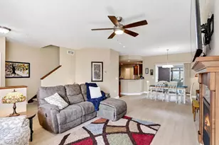 1462 Smithfield Dr, Sun Prairie, WI 53590 - Photo 3