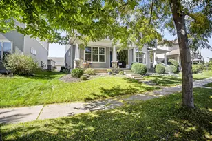 1474 Wild Iris St, Sun Prairie, WI 53590 - Photo 3