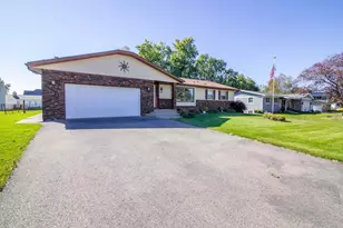 532 Santa Maria Dr, Arlington, WI 53911 - Photo 41