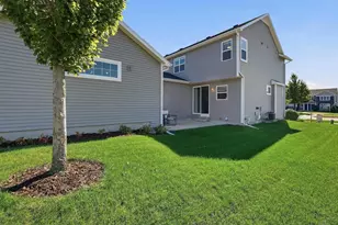 1092 O'Keeffe Ave, Sun Prairie, WI 53590 - Photo 7