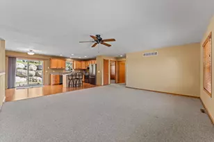 517 Vine St, Baraboo, WI 53913 - Photo 9
