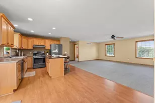 517 Vine St, Baraboo, WI 53913 - Photo 3