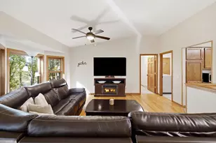 906 2nd St, Baraboo, WI 53913 - Photo 5