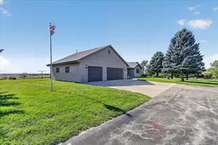 5541 W County A Rd, Janesville, WI 53548 - Photo 11