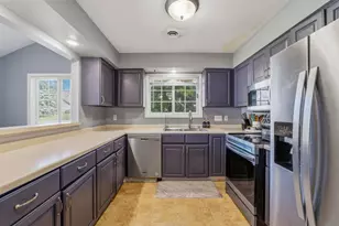 18725 Brookfield Dr, Brookfield, WI 53045 - Photo 9