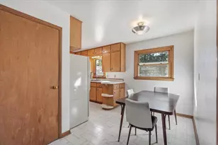 554 W Church St, Belleville, WI 53508 - Photo 13