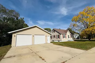 1541 Apricot St, Wisconsin Rapids, WI 54494 - Photo 3