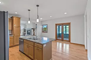 2013 Fieldstone Blvd, Prairie Du Sac, WI 53578 - Photo 3