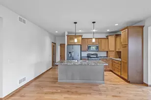 2013 Fieldstone Blvd, Prairie Du Sac, WI 53578 - Photo 9