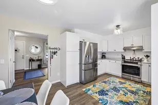 7814 E Oakbrook Cir, Madison, WI 53717 - Photo 9