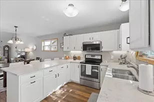 7235 Arctic Fox Dr, Madison, WI 53719 - Photo 9