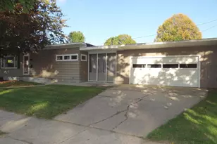 1046 N Ringold St, Janesville, WI 53545 - Photo 1
