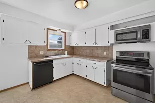 1513 Roosevelt Ave, Janesville, WI 53546 - Photo 9