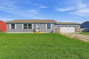 528 S Main St, Juneau, WI 53039 - Photo 1