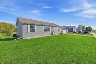 528 S Main St, Juneau, WI 53039 - Photo 23