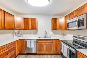 2127 Luann Ln, Madison, WI 53713 - Photo 9