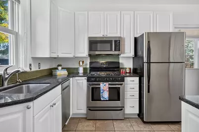2122 Center Avenue, Madison, WI 53704 - Photo 9