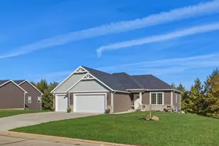 387 Drumlin Loop, Ripon, WI 54971 - Photo 3