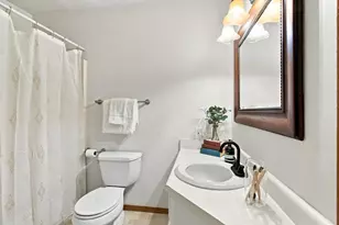 7 Hickory Hollow Dr, Madison, WI 53705 - Photo 17