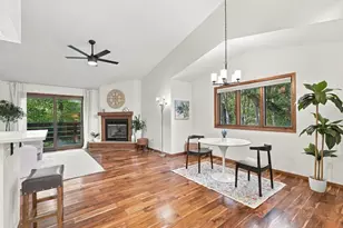 7 Hickory Hollow Dr, Madison, WI 53705 - Photo 3
