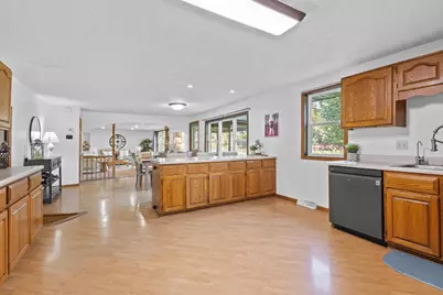 1642 Greenway Road, Sun Prairie, WI 53590 - Photo 5