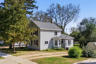 816 E Cook St, Portage, WI 53901 - Photo 1