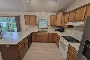 3823 Sandhill Dr, Janesville, WI 53546 - Photo 13