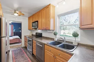 1942 Vahlen St, Madison, WI 53704 - Photo 9