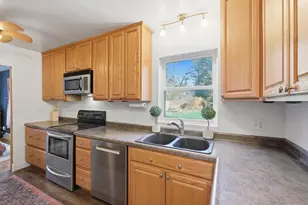 1942 Vahlen St, Madison, WI 53704 - Photo 11