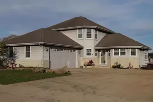 1046 Summerhill Dr, Janesville, WI 53546 - Photo 1