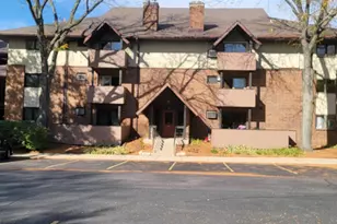 10 Maple Wood Ln, Madison, WI 53704 - Photo 3