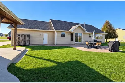 1011 E Whippoorwill Way, Beloit, WI 53511 - Photo 5
