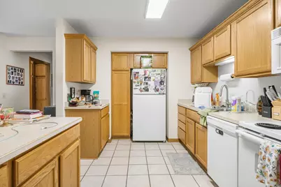 586 N Westmount Drive, Sun Prairie, WI 53590 - Photo 5