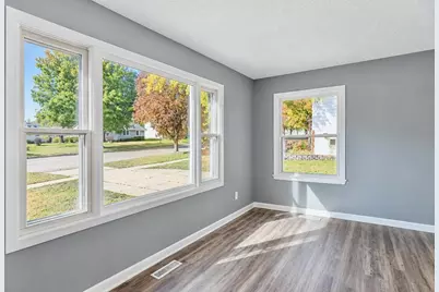1941 Masters Street, Beloit, WI 53511 - Photo 5