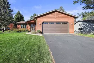 1126 Sunfield St, Sun Prairie, WI 53590 - Photo 1