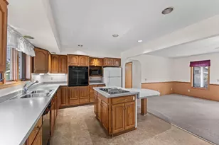 1012 4th St, Baraboo, WI 53913 - Photo 9