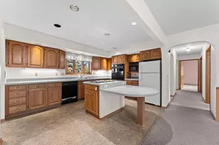 1012 4th St, Baraboo, WI 53913 - Photo 5