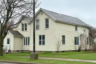 126 W Columbia St, Chippewa Falls,  54729 - Photo 3
