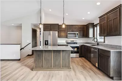 492 Coyote Way, New Richmond, WI 54017 - Photo 3