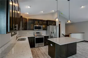 492 Coyote Way, New Richmond, WI 54017 - Photo 3