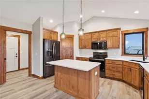 437 Coyote Way, New Richmond, WI 54017 - Photo 3