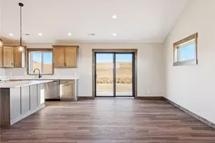 484 Coyote Way, New Richmond, WI 54017 - Photo 9