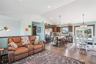 1142 W Edge Pl, New Richmond, WI 54017 - Photo 7